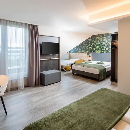 Western Muenchen Airport 4*